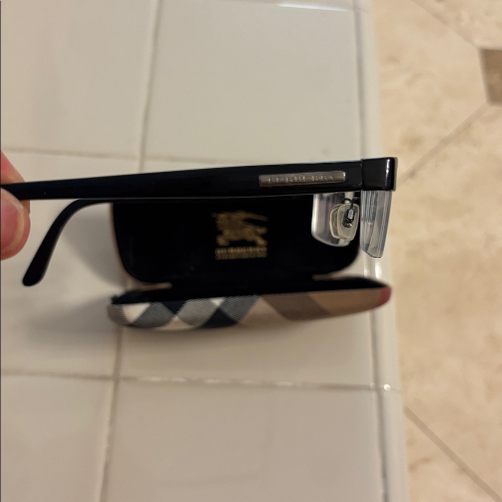 Burberry prescription Eyeglass frame. Includes hard case - Picture 9 of 11